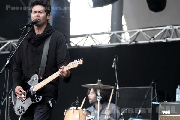 THE TEMPER TRAP - 2010-08-29 - SAINT CLOUD - Domaine National - Grande Scene - 